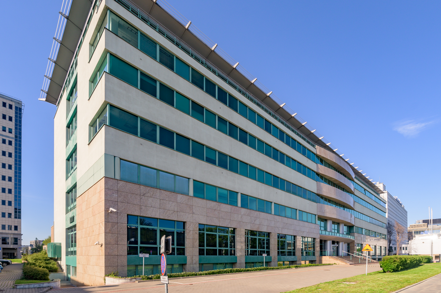 Zdjęcie architektury budynku Renaissance Plaza